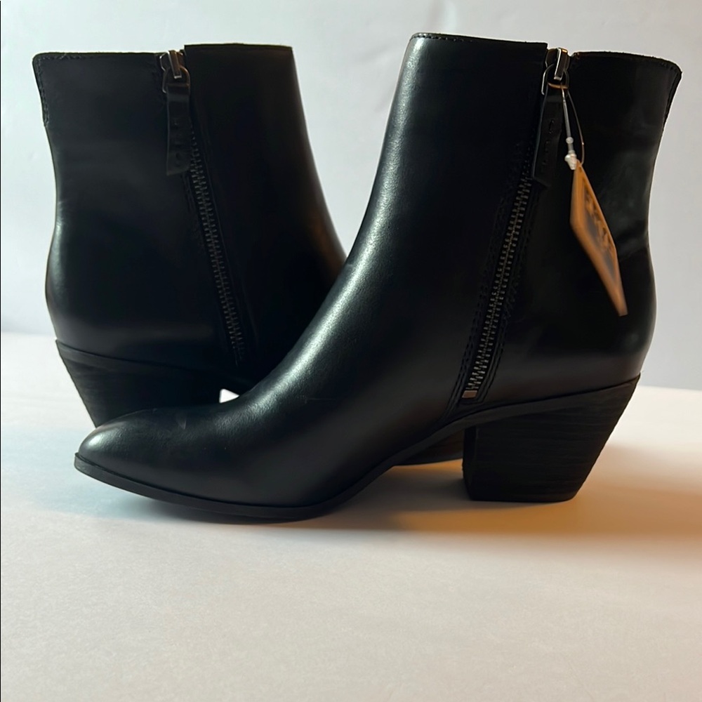 Frye Megan Side Zip Black Leather Ankle Booties Size 9 NWT - Picture 9 of 13
